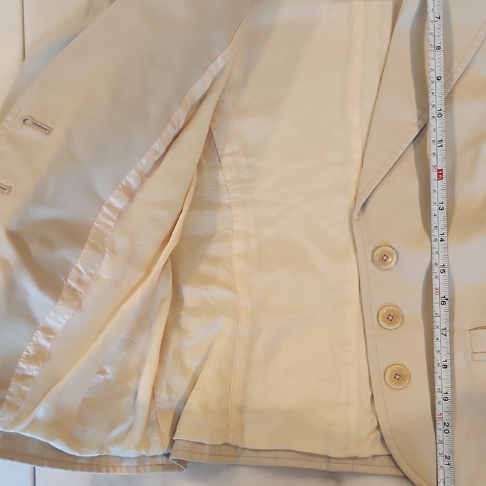 Chic Beige Women's Pant Suit, Size 0 Jacket/ Size 4 Pant - Picture 12 of 14